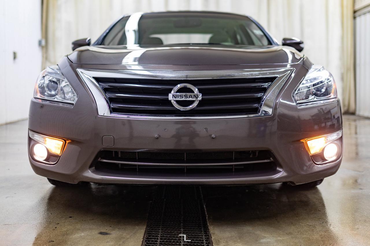2015 Nissan Altima 3.5 SL Leather Roof BCam Red Deer AB