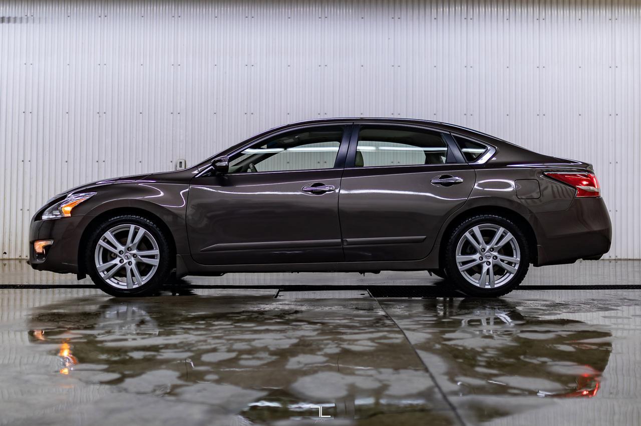 2015 Nissan Altima 3.5 SL Leather Roof BCam Red Deer AB