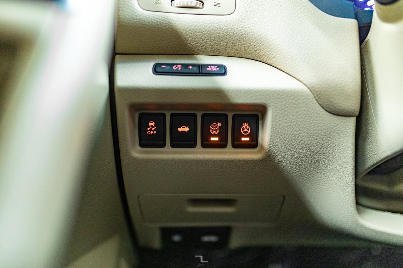 2015 Nissan Altima 3.5 SL Leather Roof BCam Red Deer AB