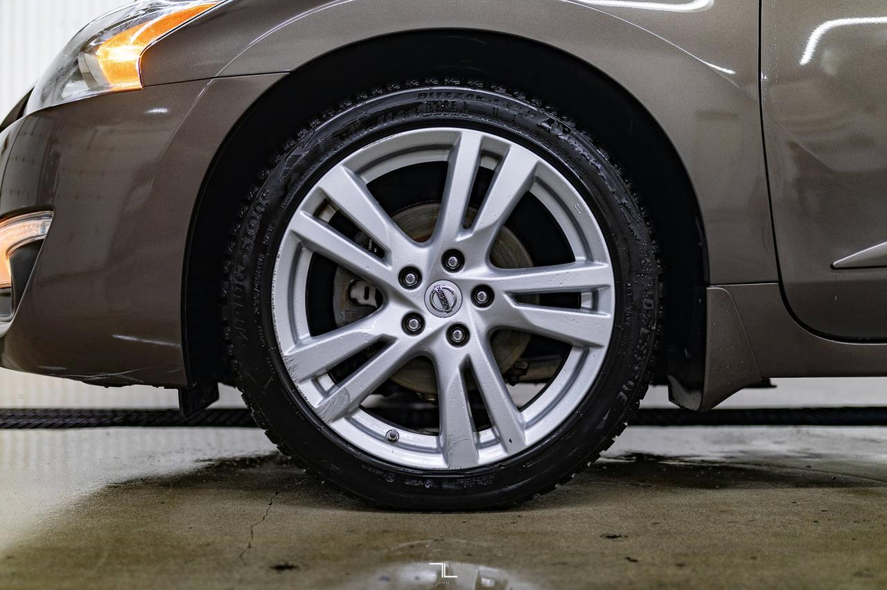 2015 Nissan Altima 3.5 SL Leather Roof BCam Red Deer AB