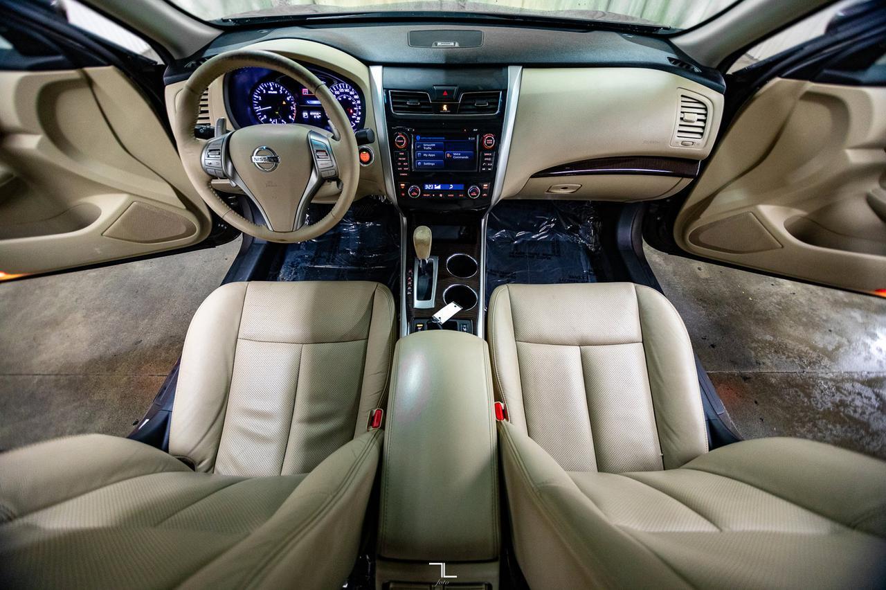 2015 Nissan Altima 3.5 SL Leather Roof BCam Red Deer AB