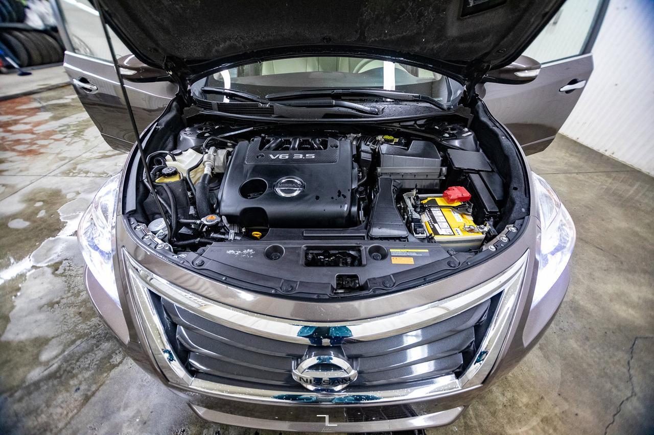 2015 Nissan Altima 3.5 SL Leather Roof BCam Red Deer AB