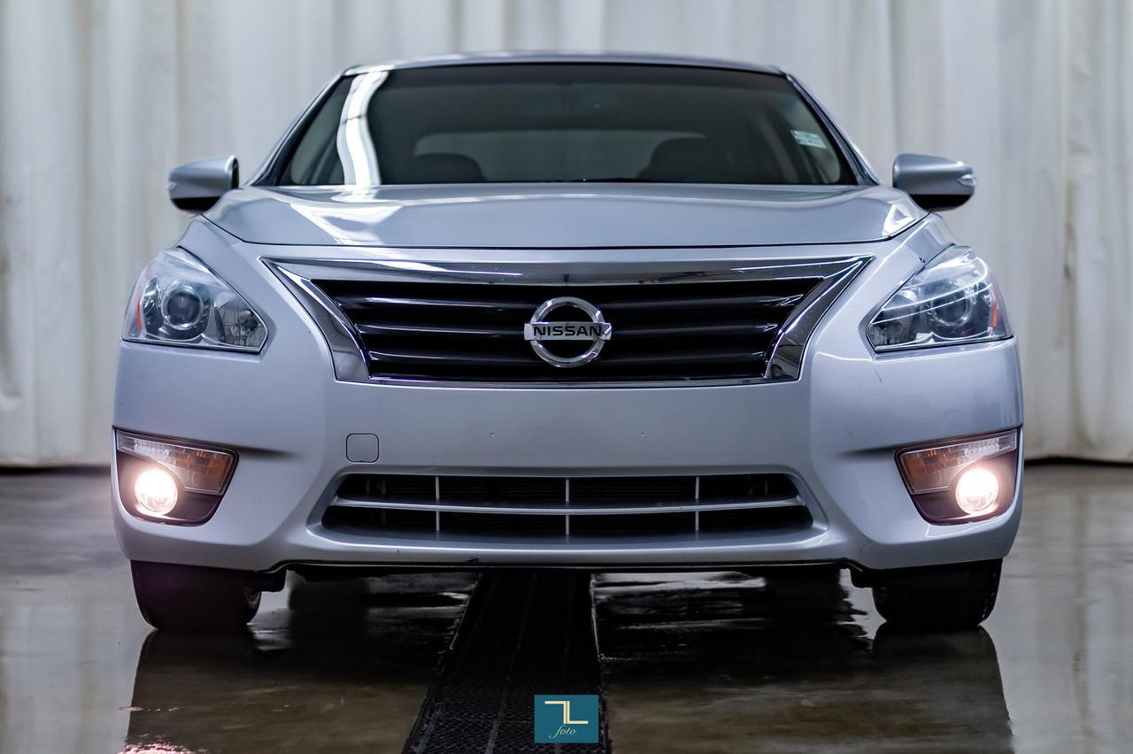 2015 Nissan Altima SL Leather Roof Nav BCam Red Deer AB