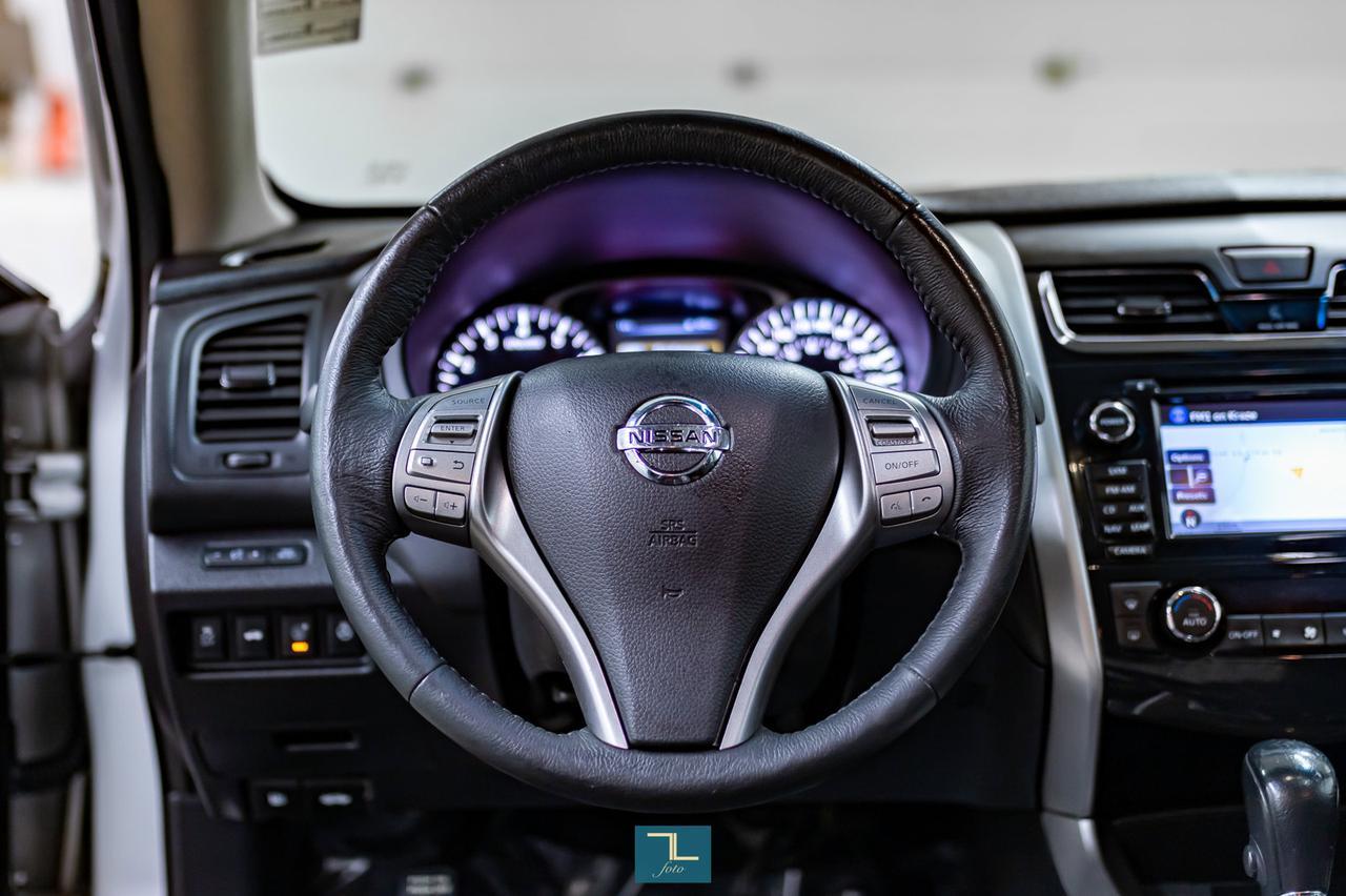 2015 Nissan Altima SL Leather Roof Nav BCam Red Deer AB