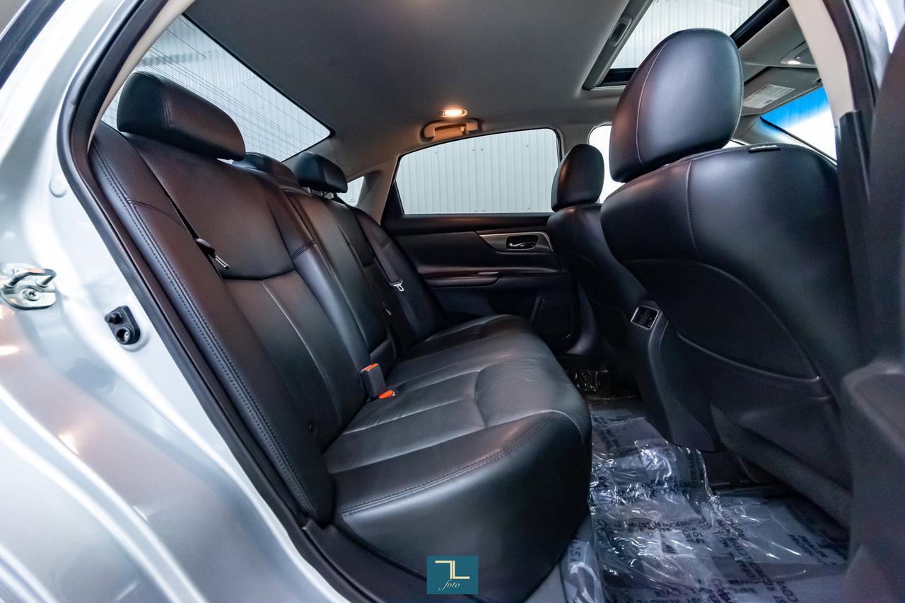 2015 Nissan Altima SL Leather Roof Nav BCam Red Deer AB