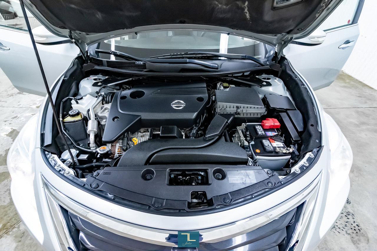 2015 Nissan Altima SL Leather Roof Nav BCam Red Deer AB