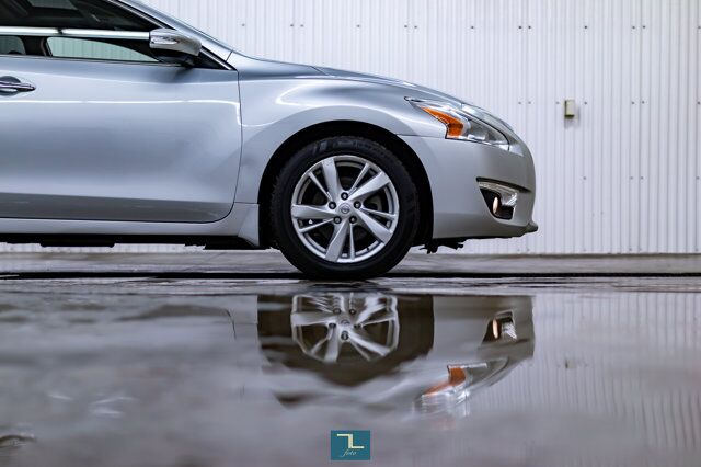 2015 Nissan Altima SL Leather Roof Nav BCam Red Deer AB