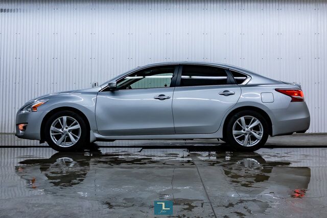 2015 Nissan Altima SL Leather Roof Nav BCam Red Deer AB