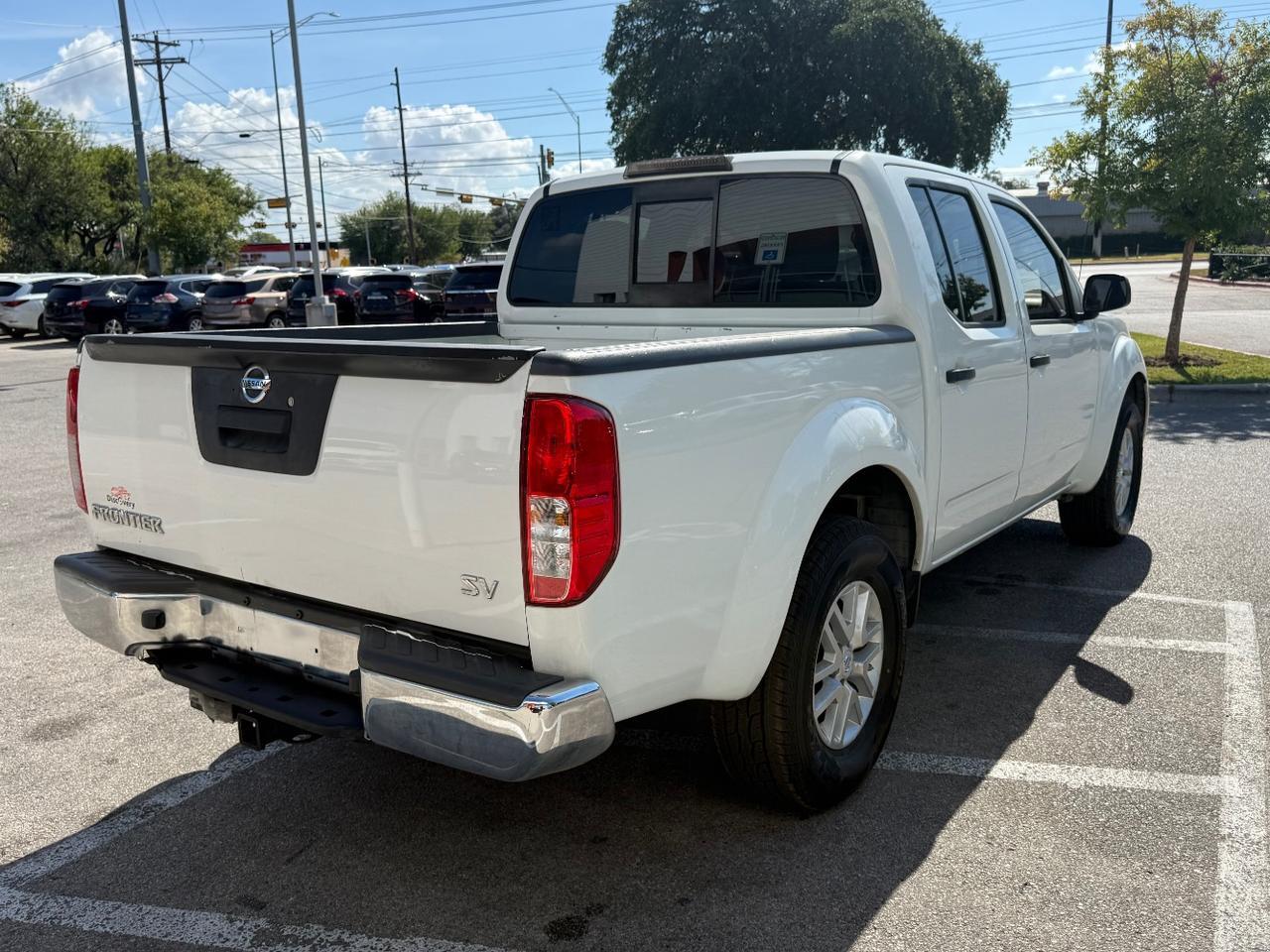 2015 Nissan Frontier SL Crew Cab 5AT 2WD Austin TX