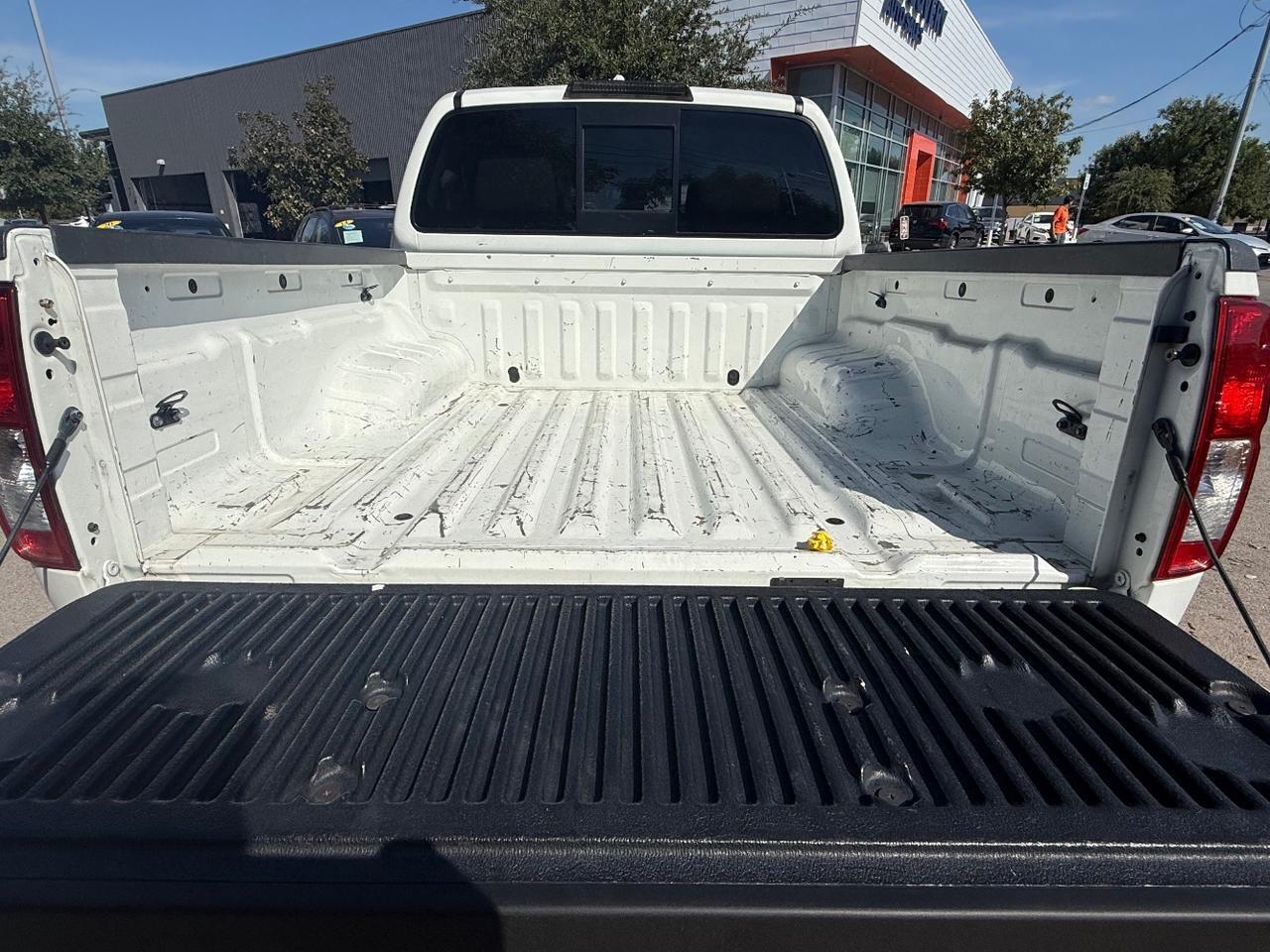 2015 Nissan Frontier SL Crew Cab 5AT 2WD Austin TX