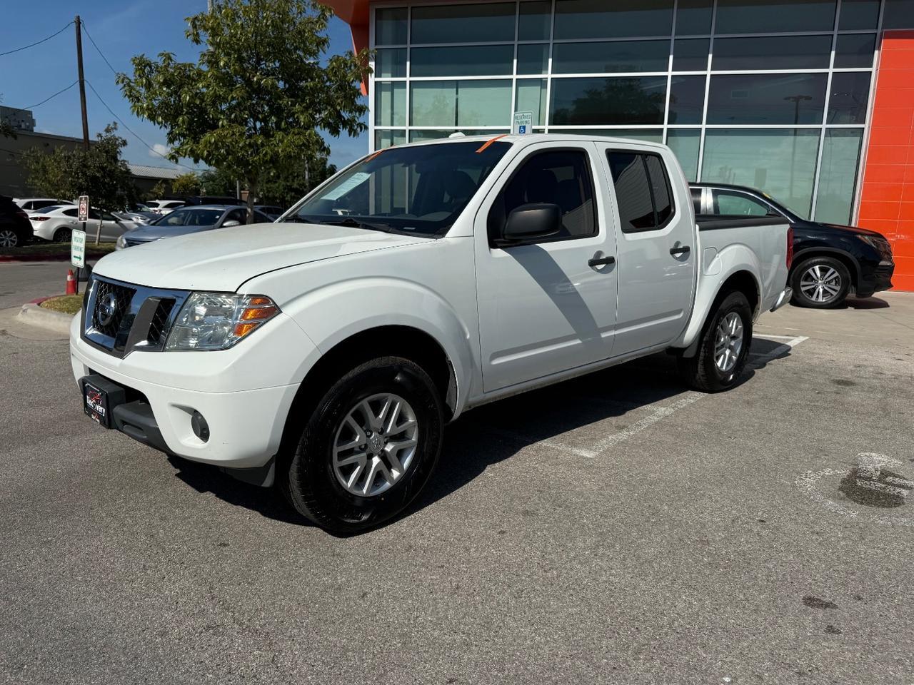 2015 Nissan Frontier SL Crew Cab 5AT 2WD Austin TX
