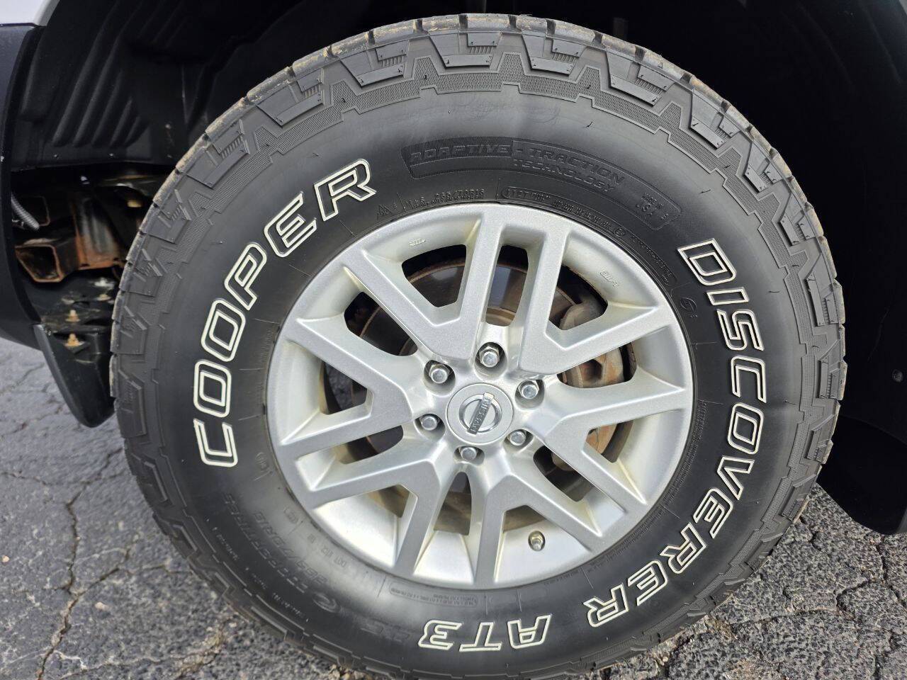 2015 Nissan Frontier SV V6 4x4 4dr King Cab 6.1 ft. SB Pickup 5A Eldridge IA