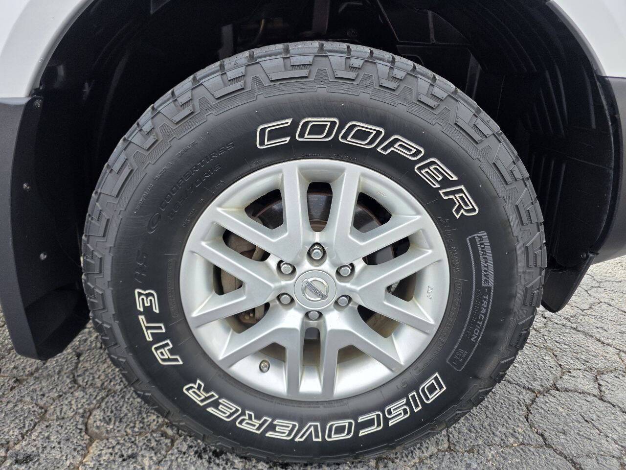 2015 Nissan Frontier SV V6 4x4 4dr King Cab 6.1 ft. SB Pickup 5A Eldridge IA