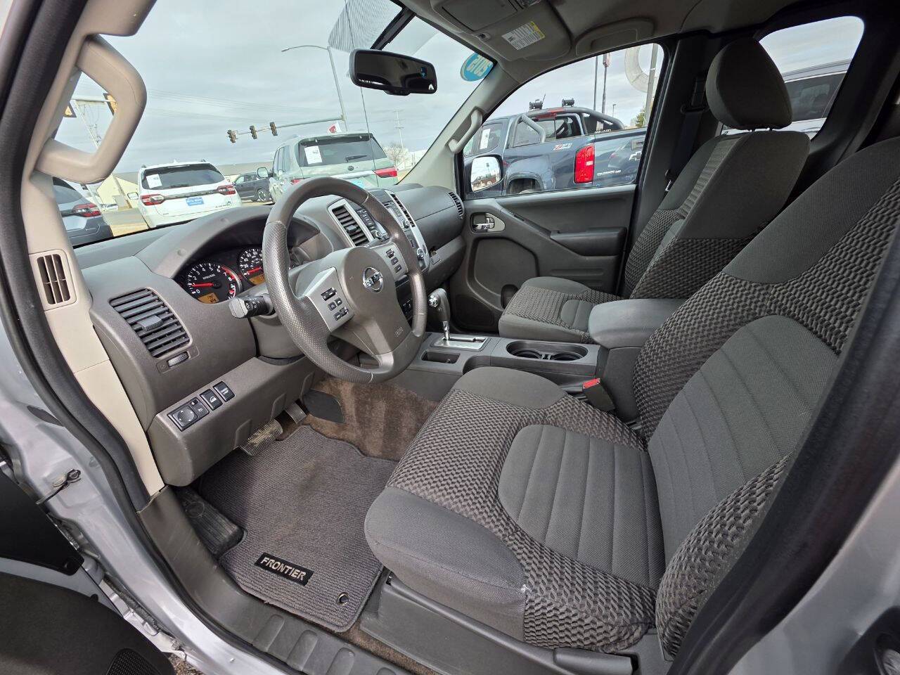 2015 Nissan Frontier SV V6 4x4 4dr King Cab 6.1 ft. SB Pickup 5A Eldridge IA