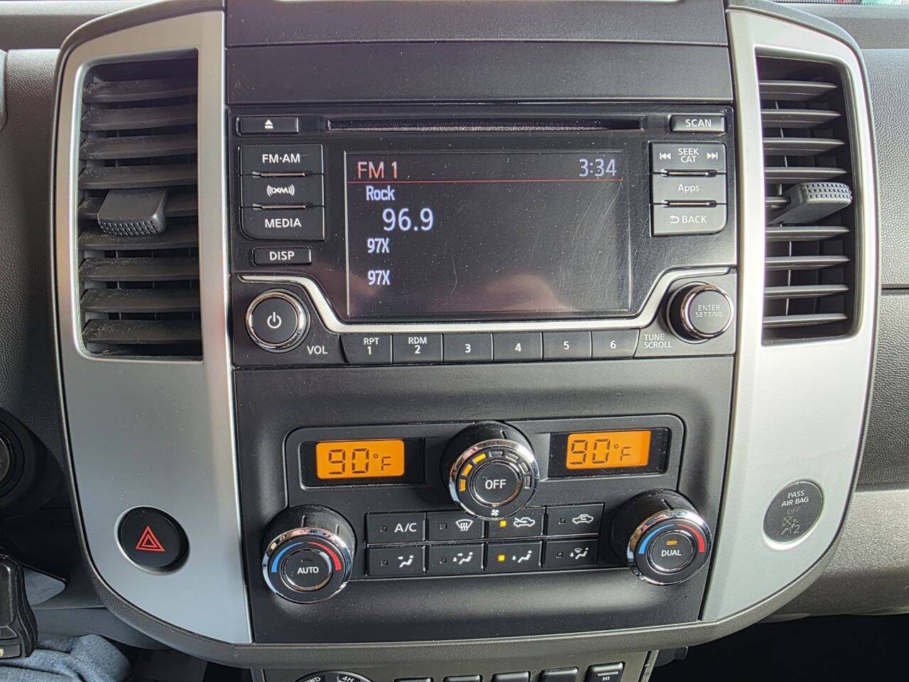 2015 Nissan Frontier SV V6 4x4 4dr King Cab 6.1 ft. SB Pickup 5A Eldridge IA