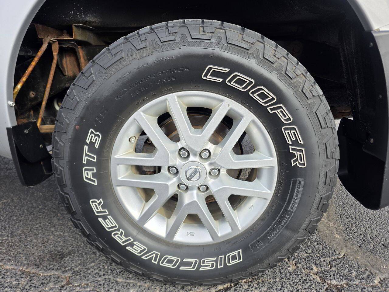 2015 Nissan Frontier SV V6 4x4 4dr King Cab 6.1 ft. SB Pickup 5A Eldridge IA