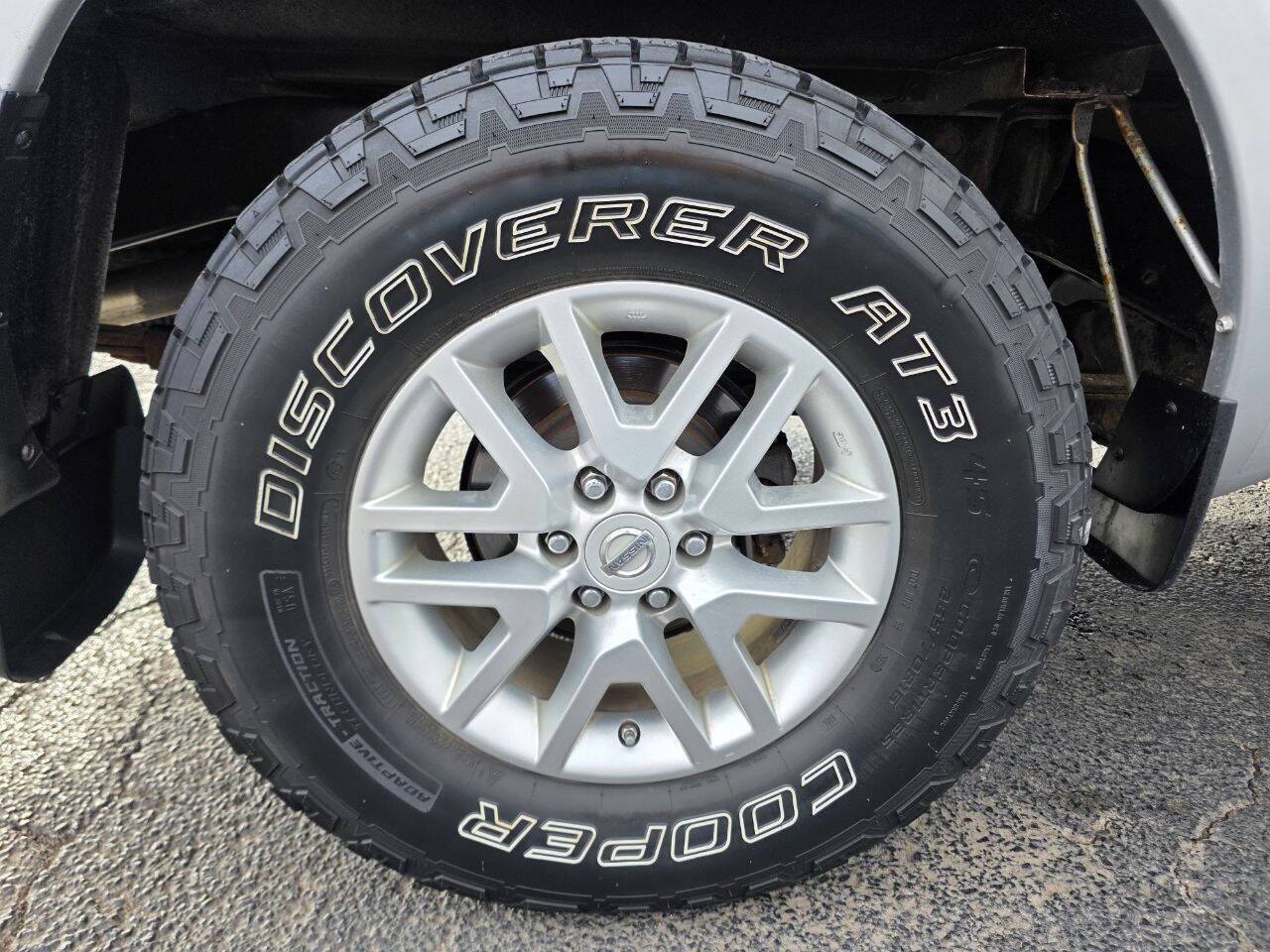 2015 Nissan Frontier SV V6 4x4 4dr King Cab 6.1 ft. SB Pickup 5A Eldridge IA