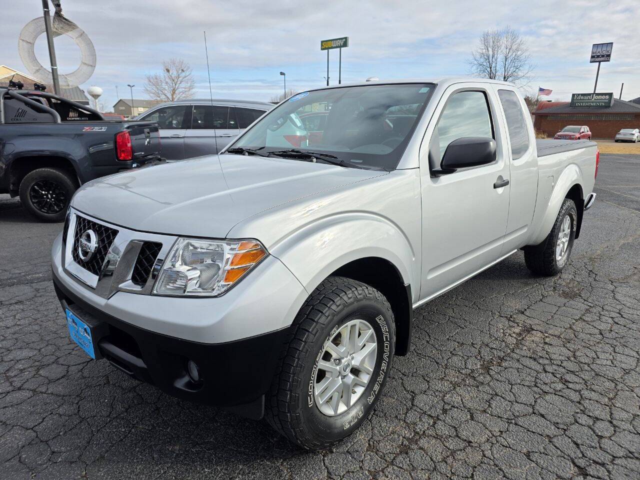 2015 Nissan Frontier SV V6 4x4 4dr King Cab 6.1 ft. SB Pickup 5A Eldridge IA