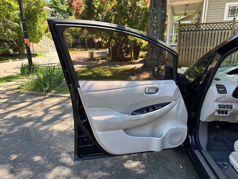 2015 Nissan LEAF 4dr HB SV *Ltd Avail* Arlington VA