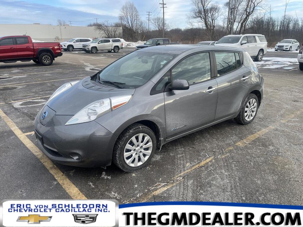 2015 Nissan LEAF S ChargePkg w/HeatedSets HeatedSteeringWheel 6.6KW-OnboardCharger QuickChargePort Milwaukee WI