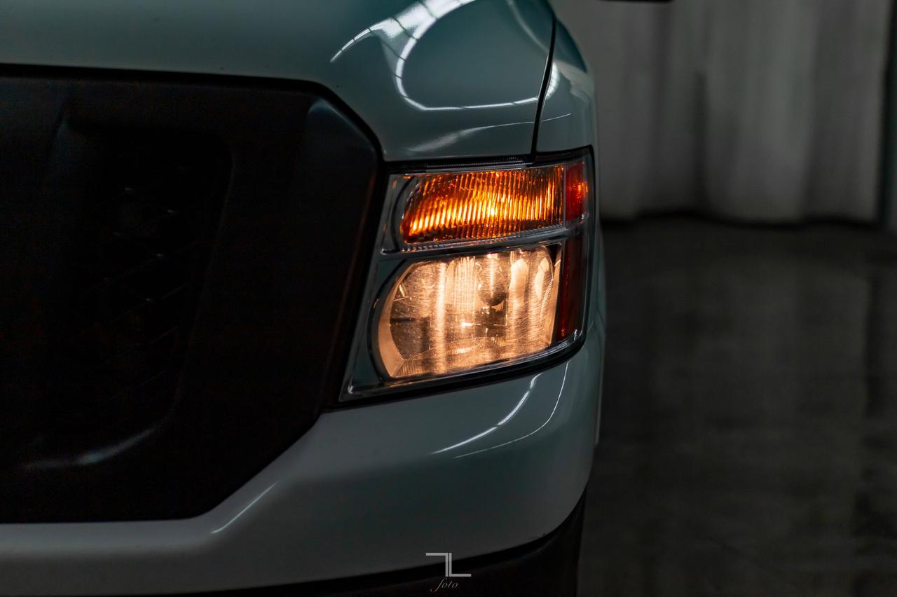 2015 Nissan NV 2500 SV Cargo Van Red Deer AB