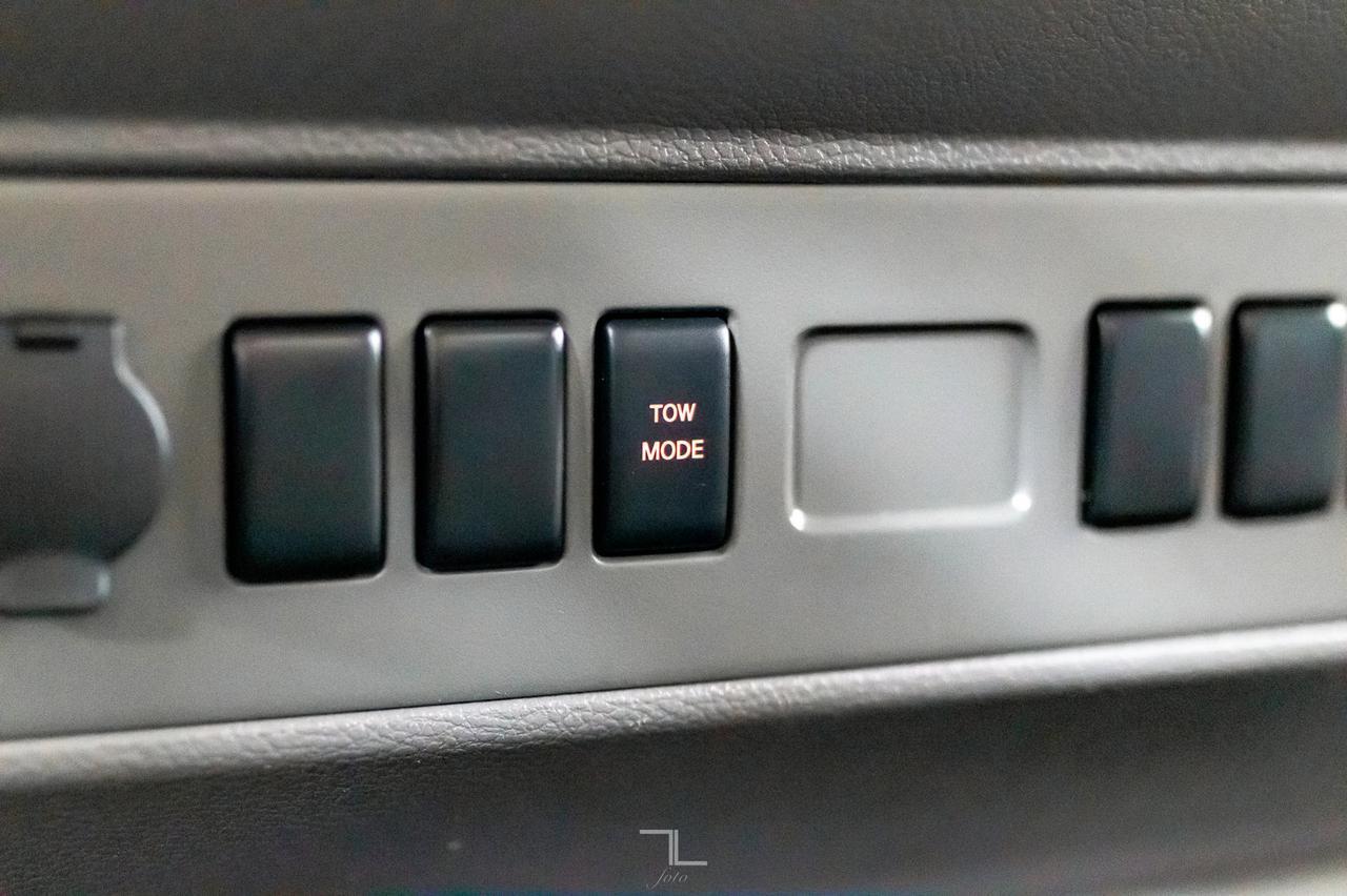 2015 Nissan NV 2500 SV Cargo Van Red Deer AB