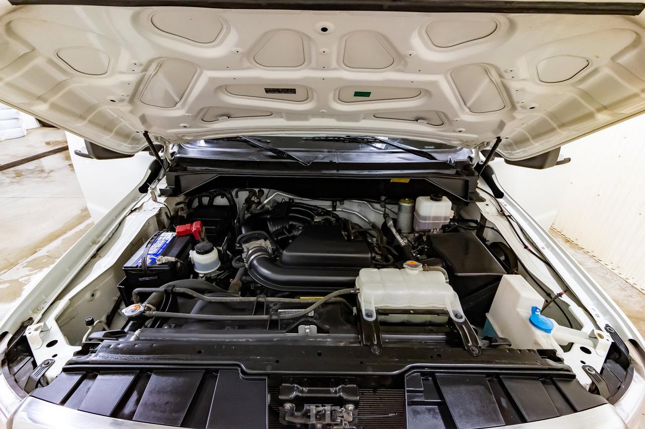 2015 Nissan NV 2500 SV High Roof Nav BCam Red Deer AB