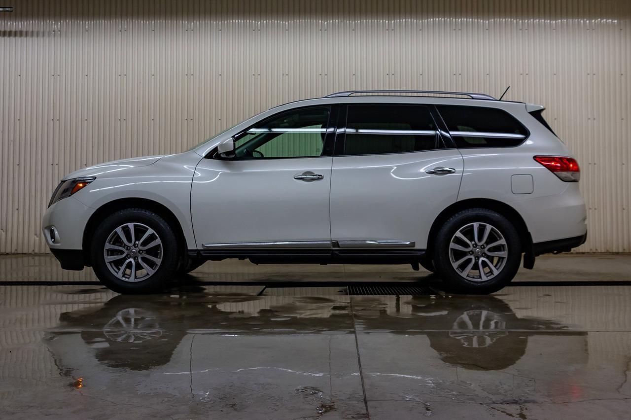 2015 Nissan Pathfinder AWD SL Leather Roof Nav Red Deer AB