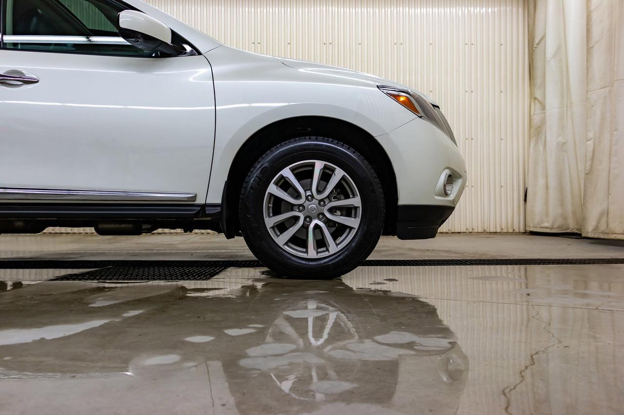 2015 Nissan Pathfinder AWD SL Leather Roof Nav Red Deer AB