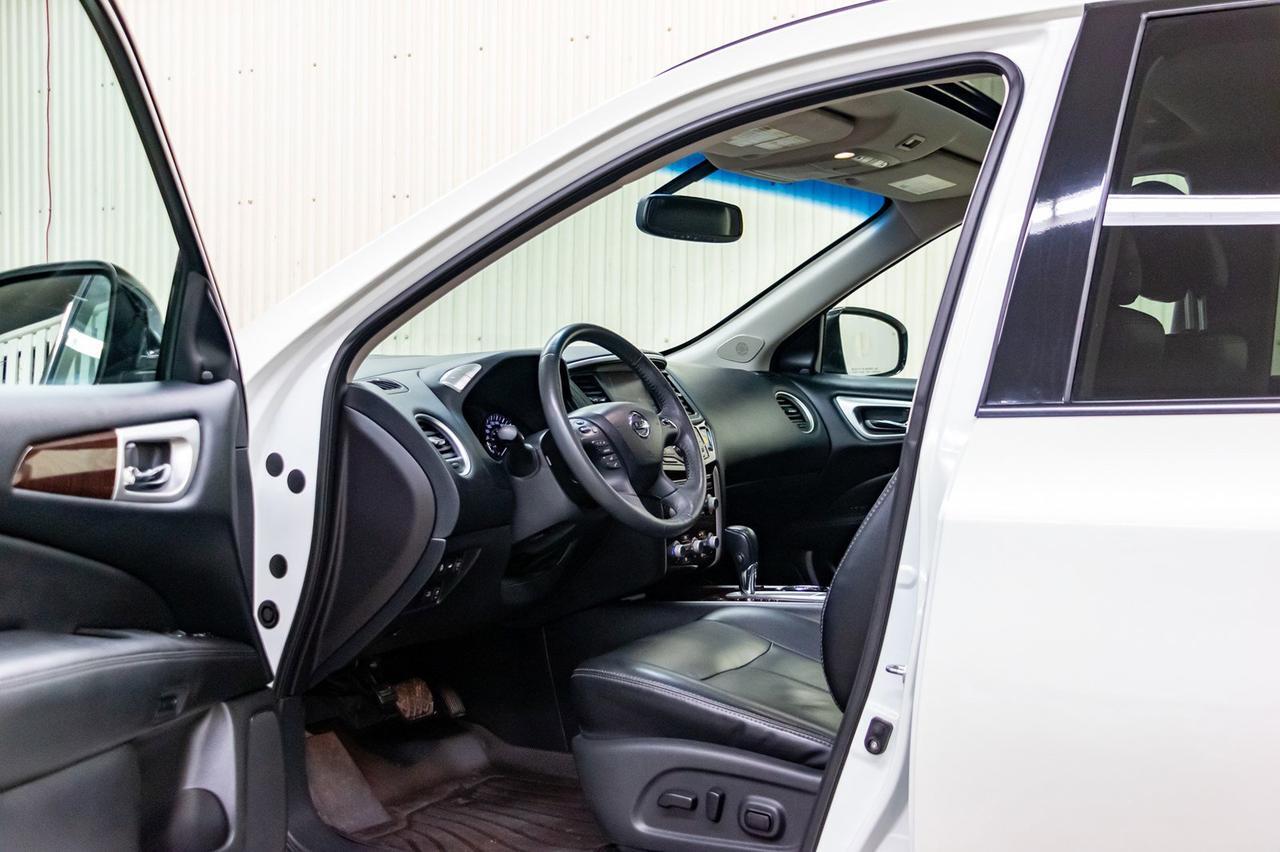 2015 Nissan Pathfinder AWD SL Leather Roof Nav Red Deer AB