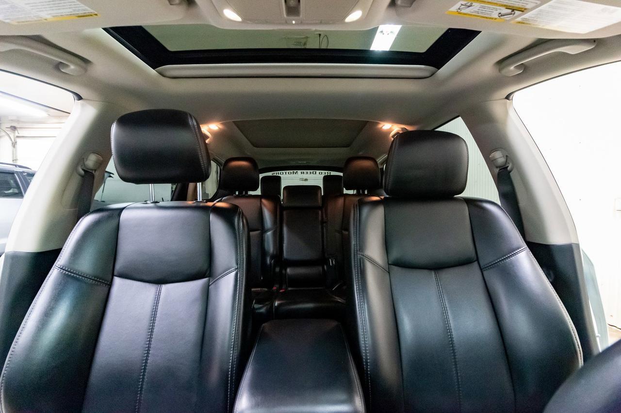 2015 Nissan Pathfinder AWD SL Leather Roof Nav Red Deer AB