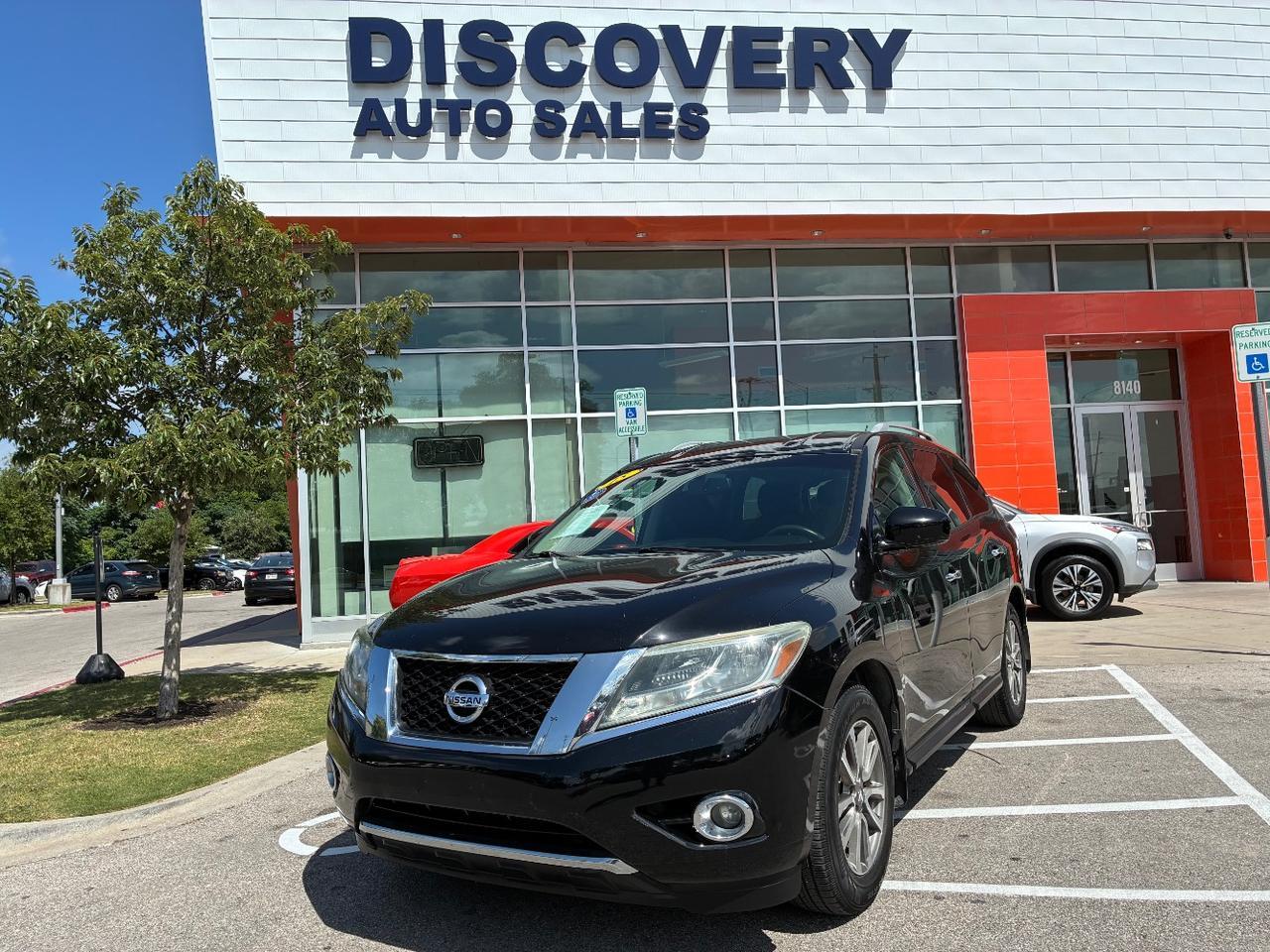 2015 Nissan Pathfinder SV 2WD's photo