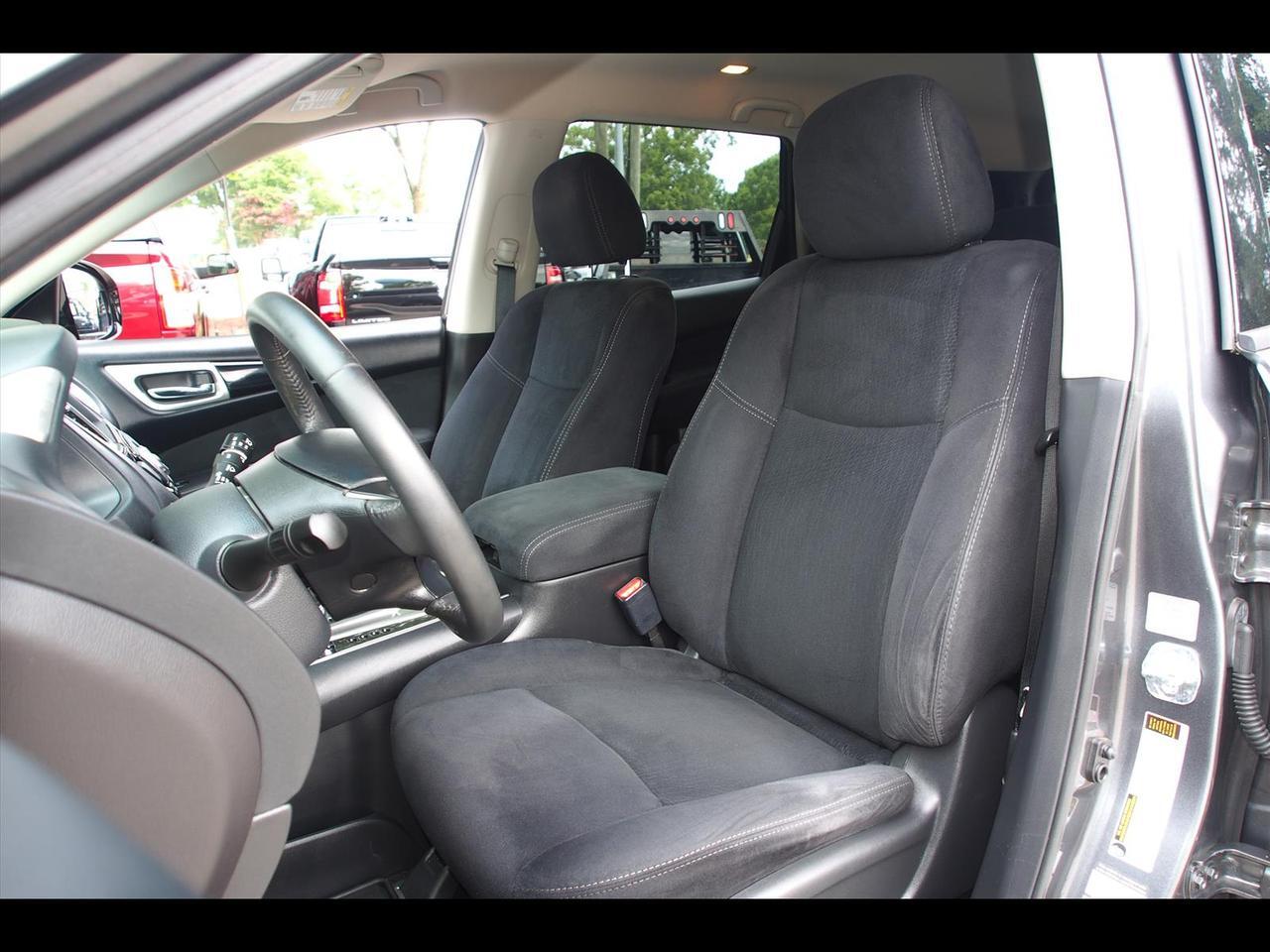 2015 Nissan Pathfinder SV