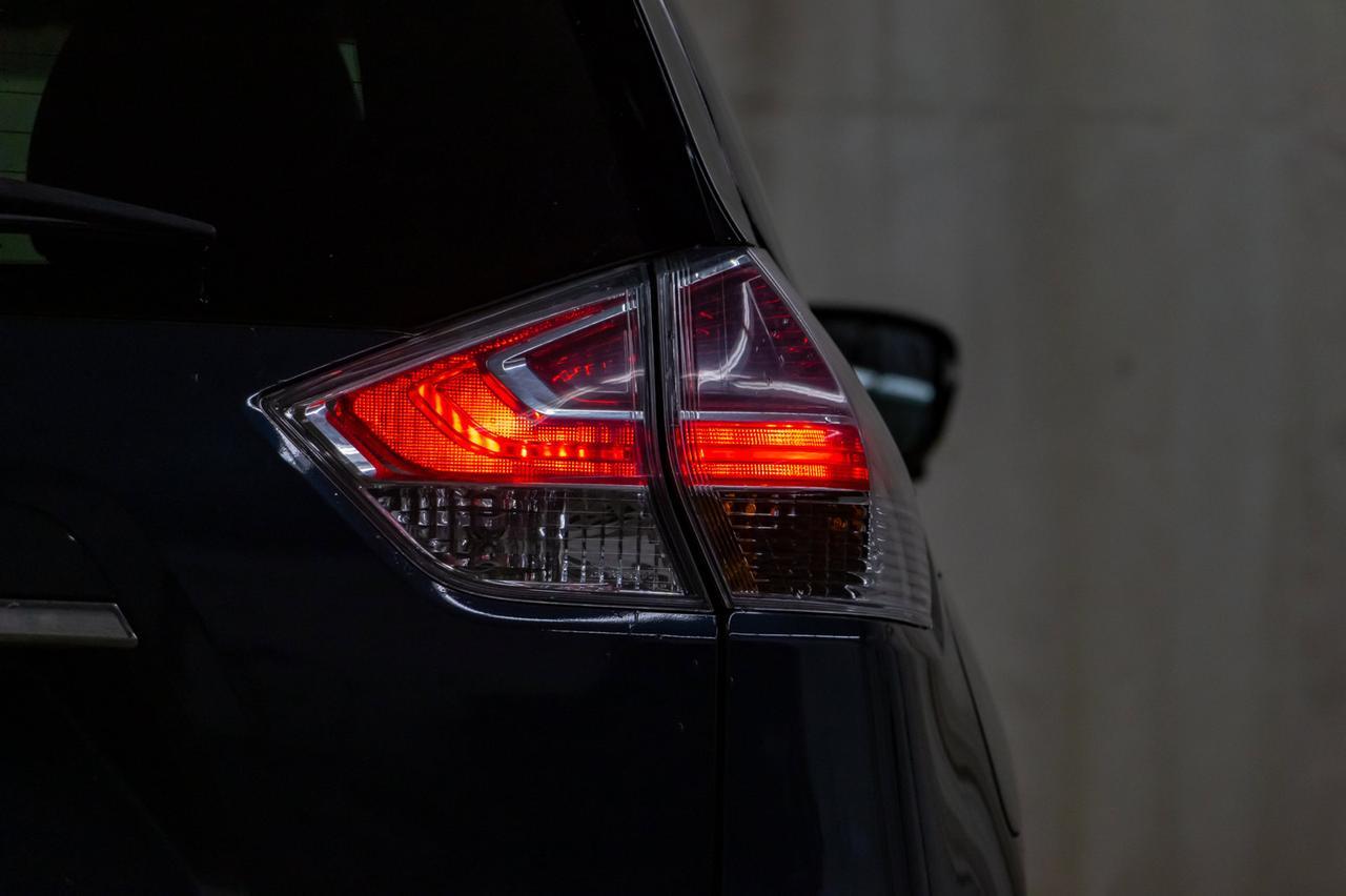 2015 Nissan Rogue AWD SL Leather Roof Nav Red Deer AB