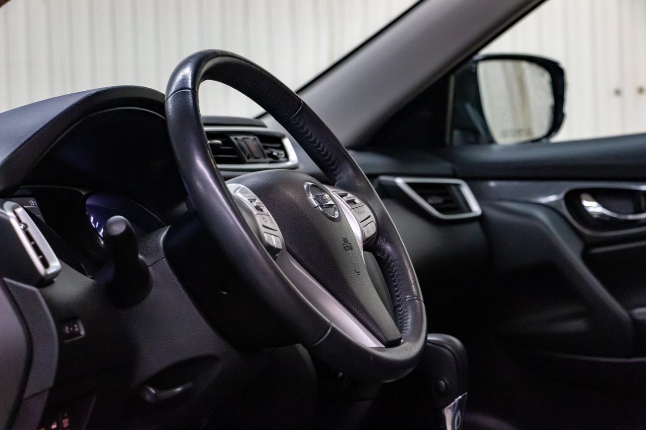2015 Nissan Rogue AWD SL Leather Roof Nav Red Deer AB
