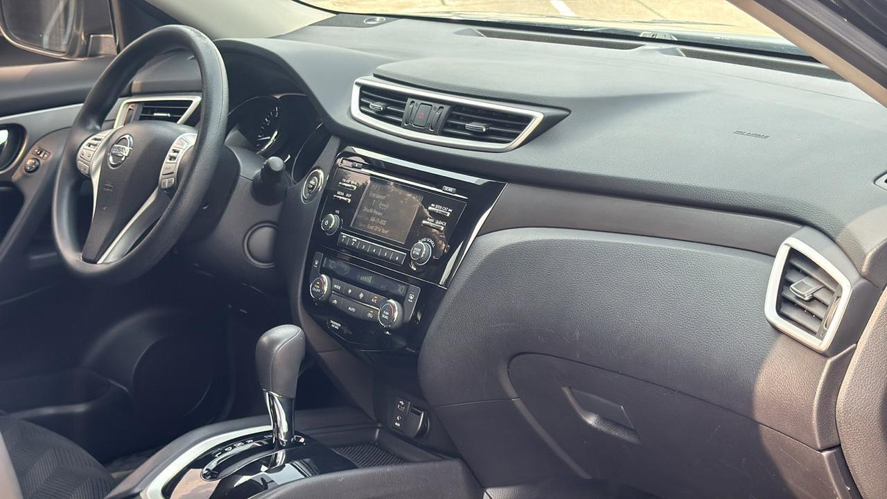 2015 Nissan Rogue SV  Selma TX