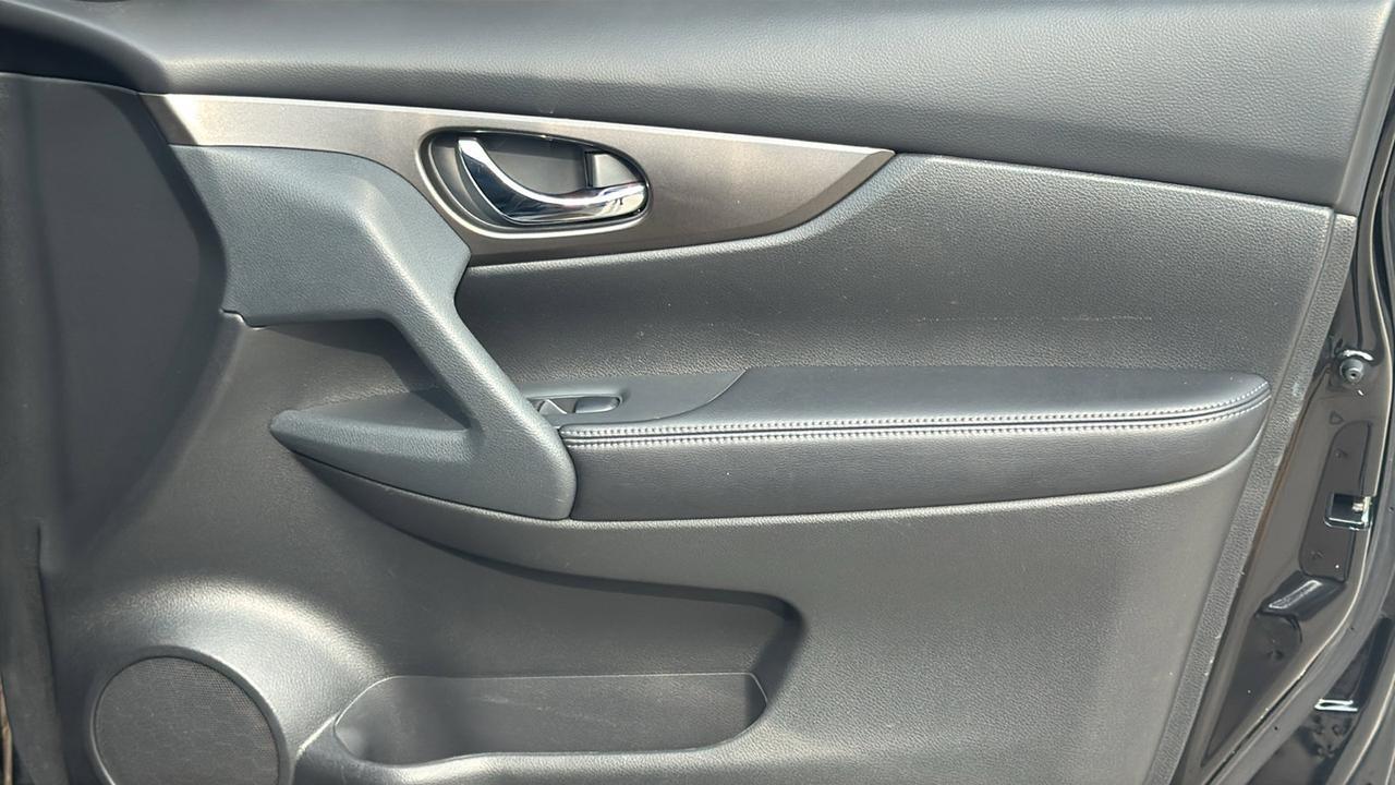 2015 Nissan Rogue SV  Selma TX