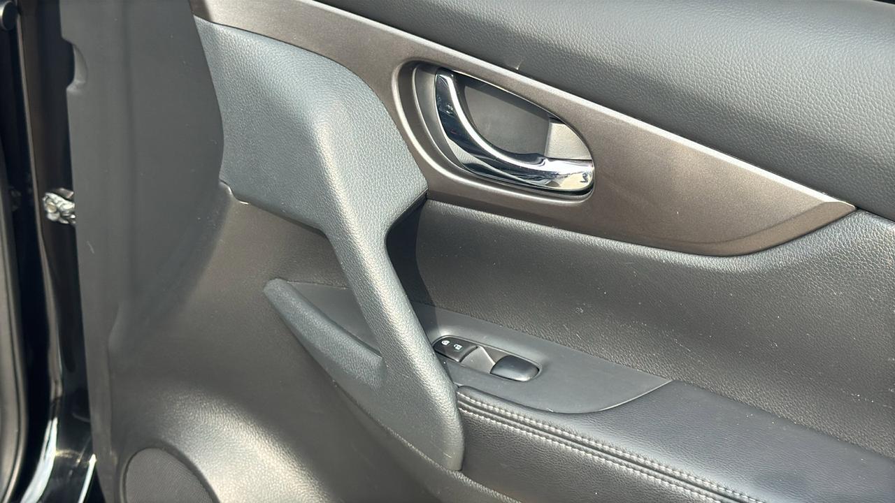 2015 Nissan Rogue SV  Selma TX