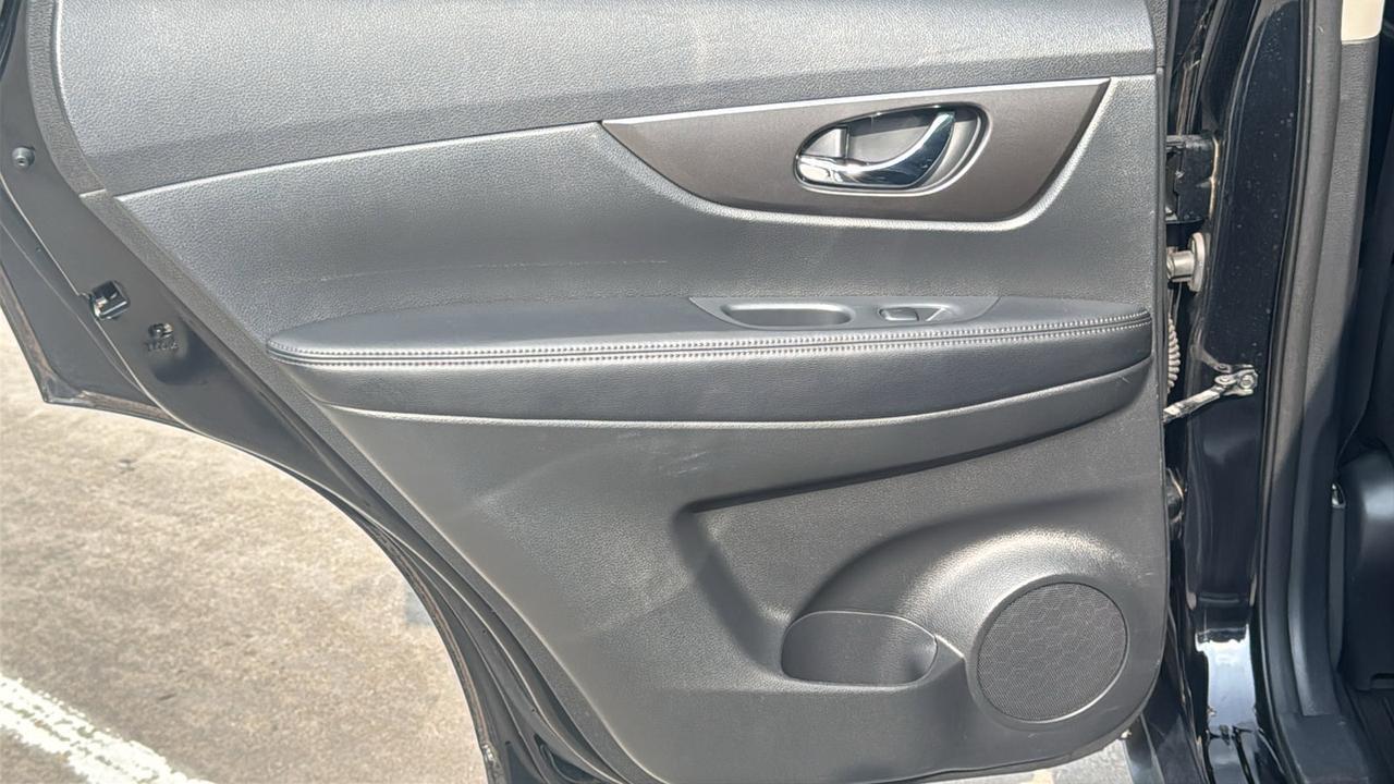 2015 Nissan Rogue SV  Selma TX