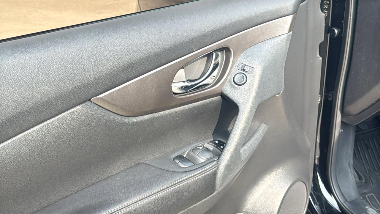 2015 Nissan Rogue SV  Selma TX