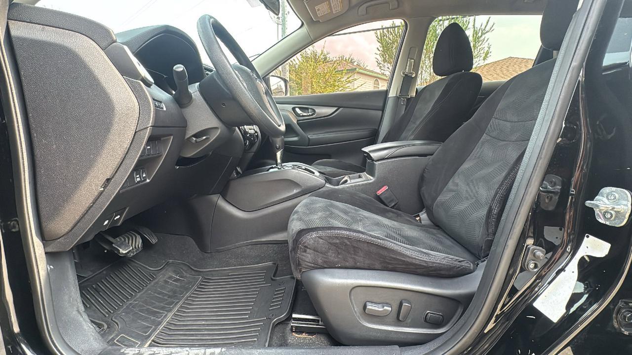 2015 Nissan Rogue SV  Selma TX