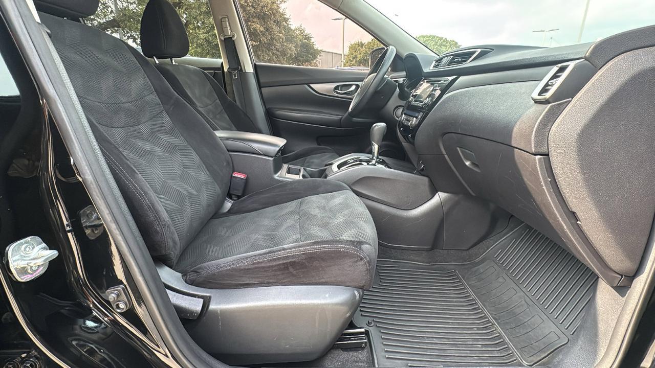 2015 Nissan Rogue SV  Selma TX