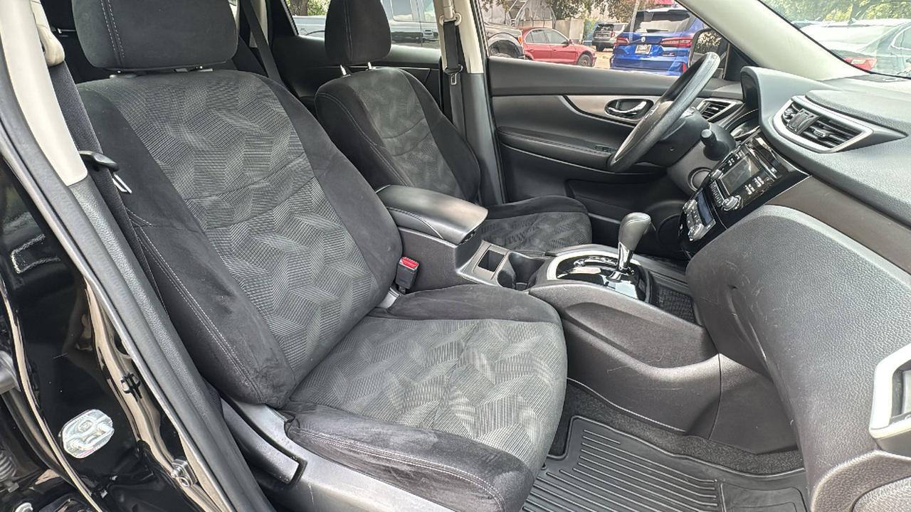 2015 Nissan Rogue SV  Selma TX