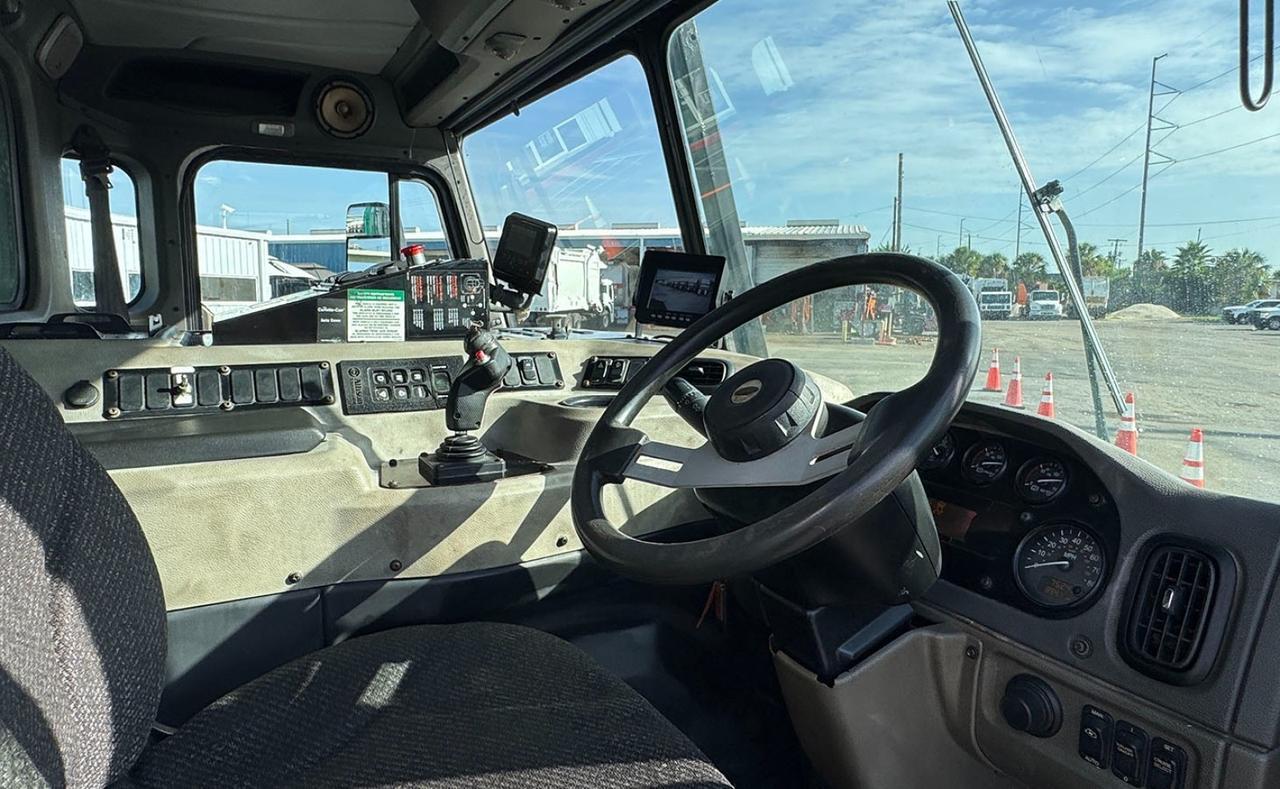 2015 Peterbilt 320 40 yard Heil Front Loader Garbage Truck Tampa FL