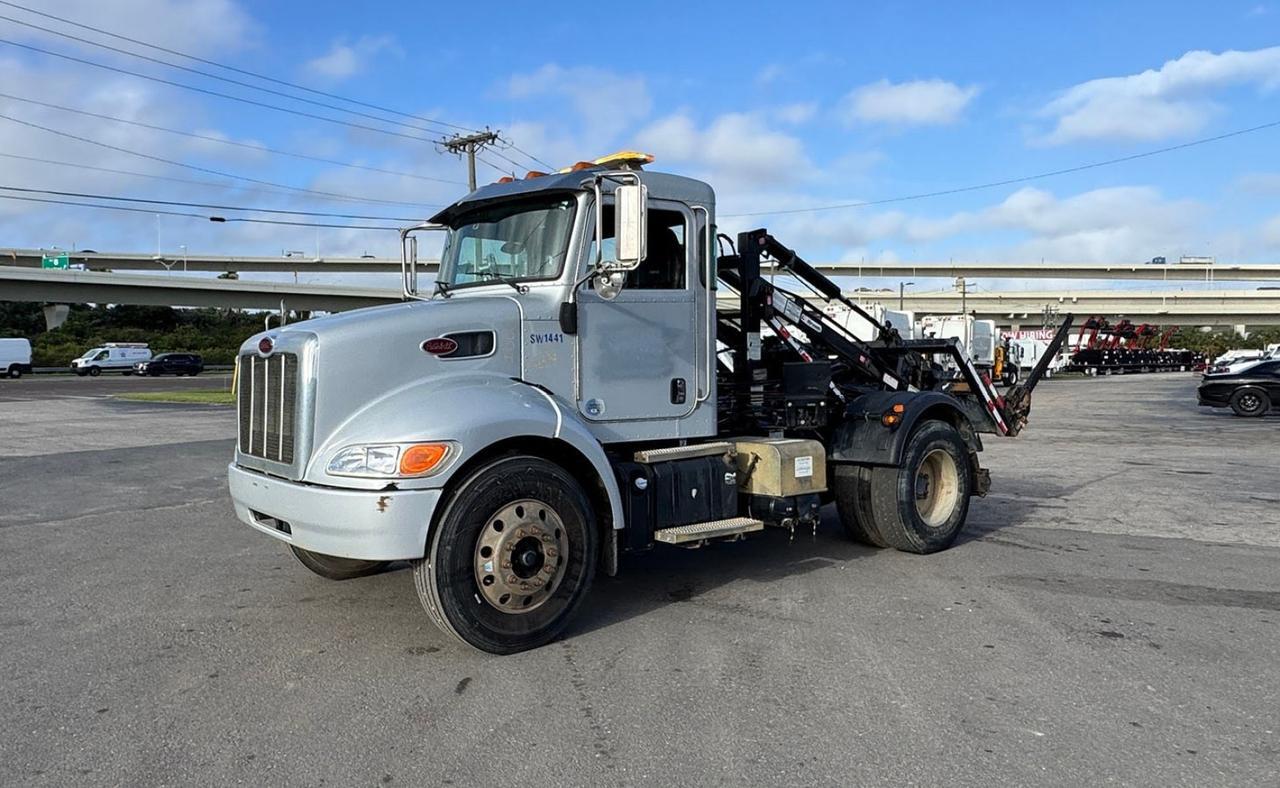 2015 Peterbilt 337 8,000 lb. Galbreath CDU