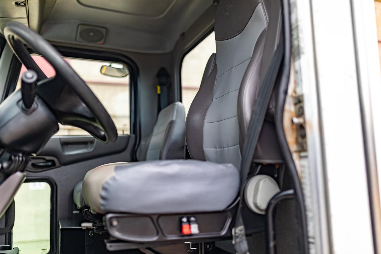 2015 Peterbilt 337 Daycab & Chassis Diesel Red Deer AB