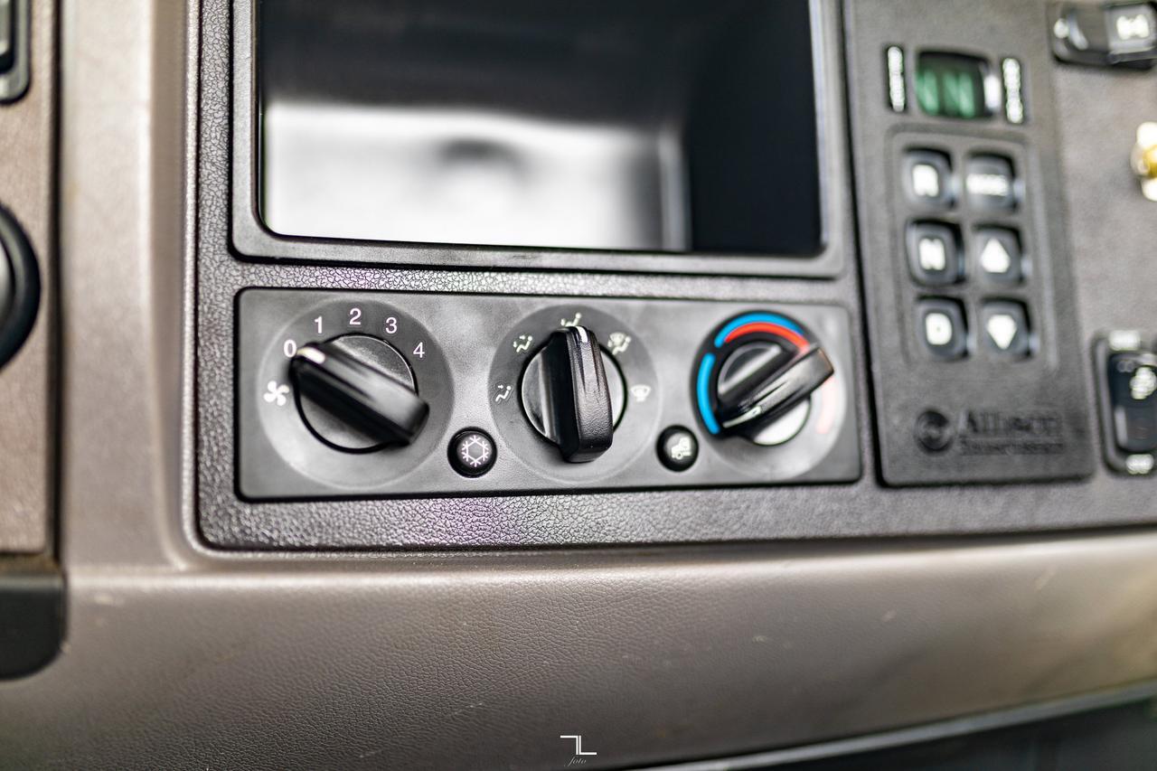 2015 Peterbilt 337 Daycab & Chassis Diesel Red Deer AB