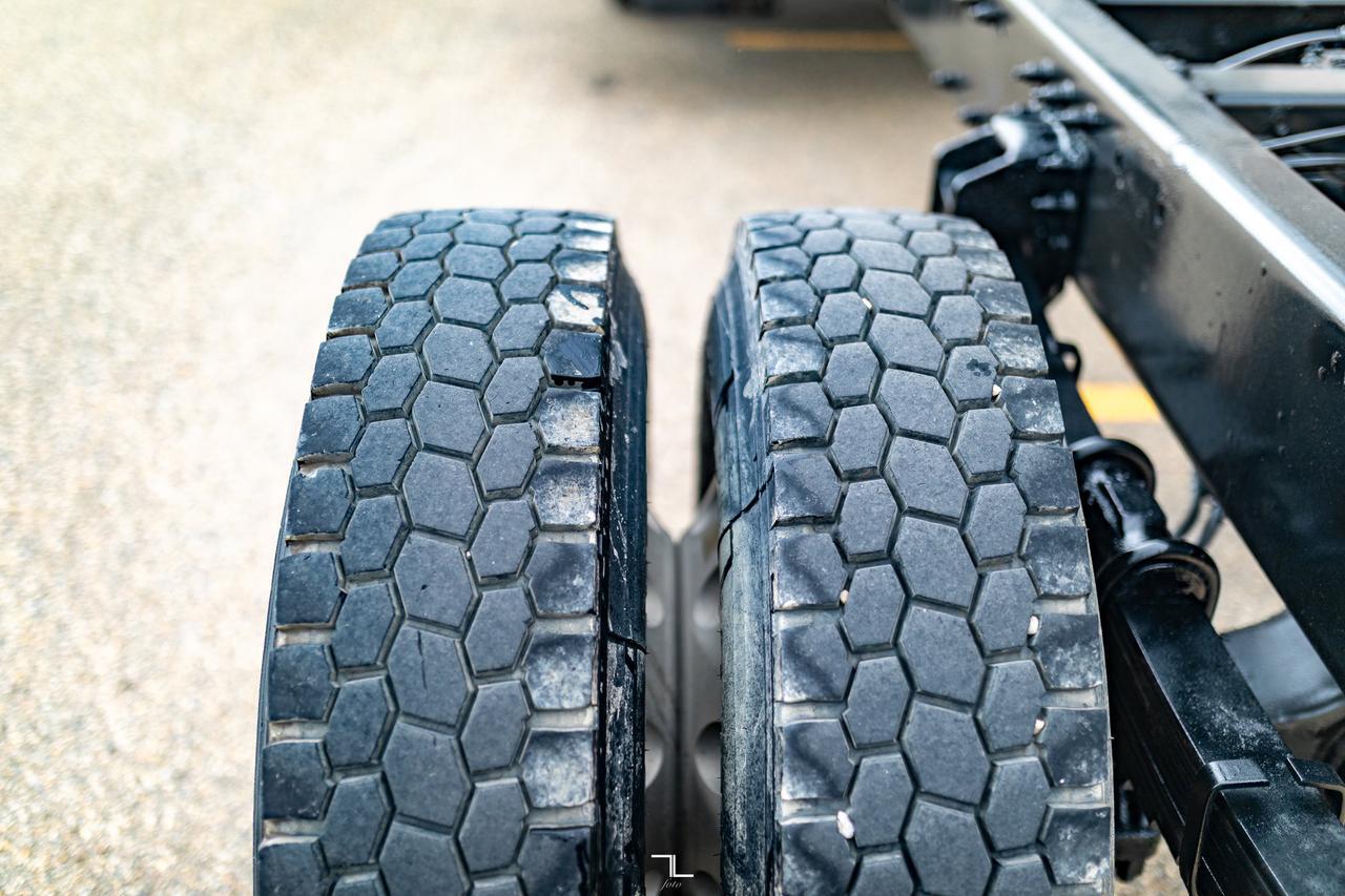 2015 Peterbilt 337 Daycab & Chassis Diesel Red Deer AB