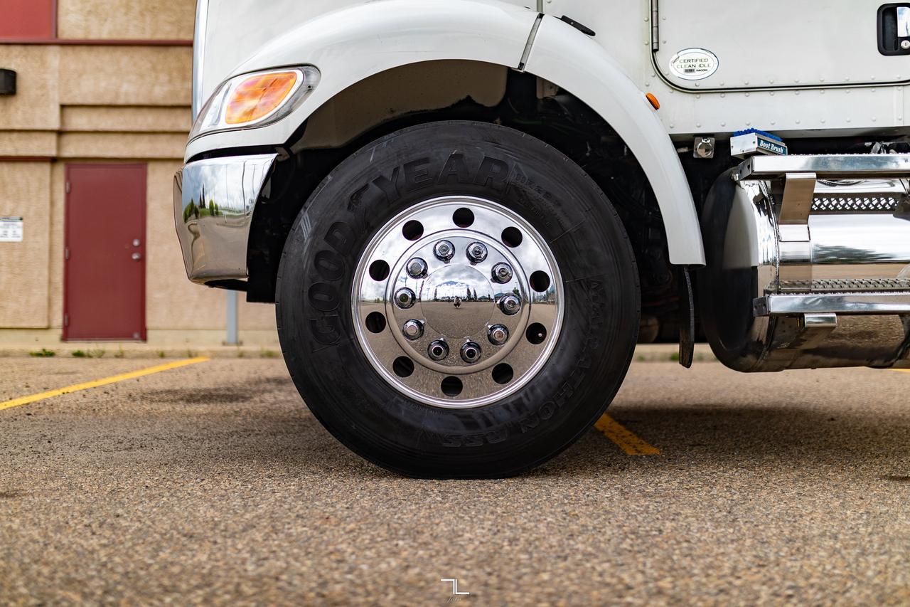 2015 Peterbilt 337 Daycab & Chassis Diesel Red Deer AB