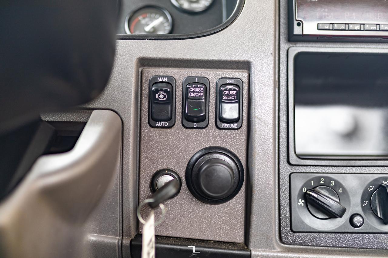 2015 Peterbilt 337 Daycab & Chassis Diesel Red Deer AB